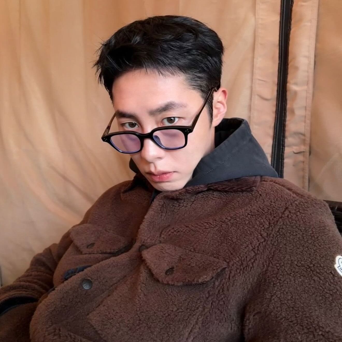 Behind-the-scenes cut of Lee Jaewook