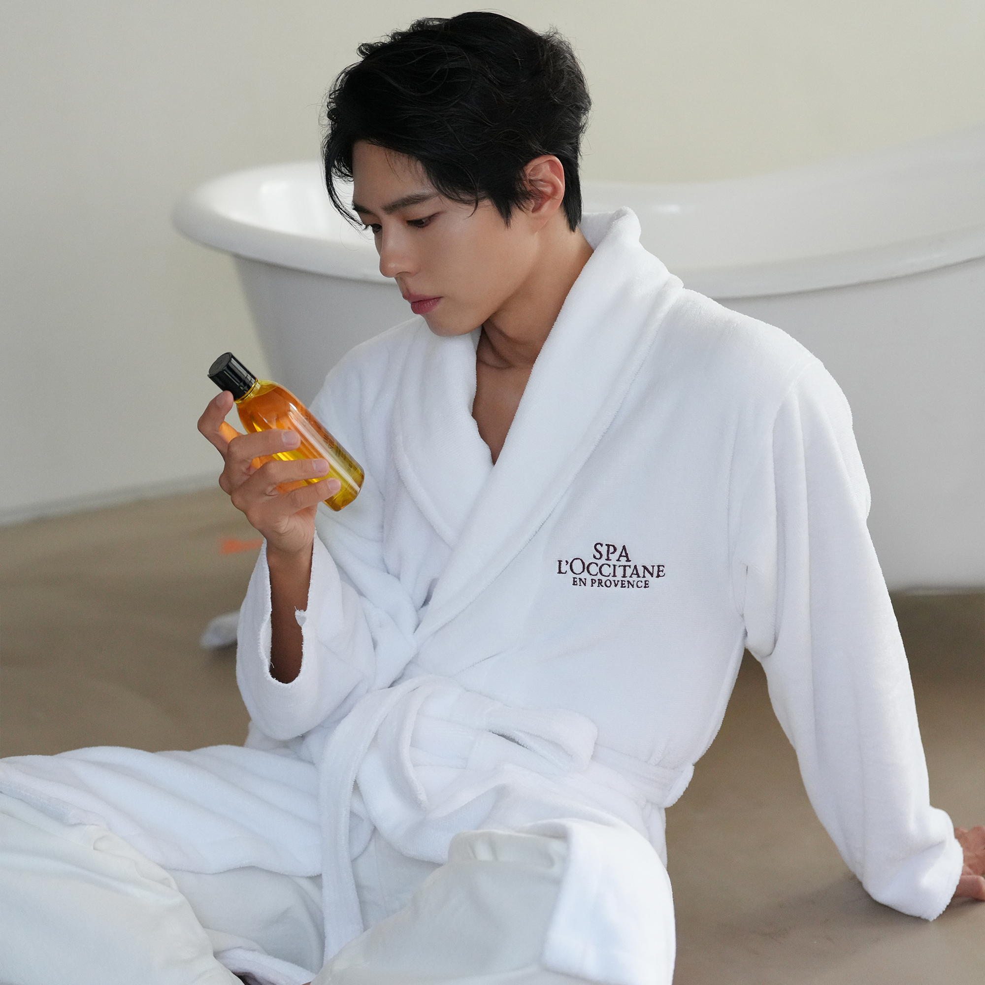Recent activity shot of Park Bogum