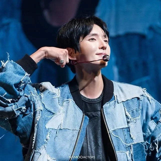 A moment captured by a fan of Lee Joongi