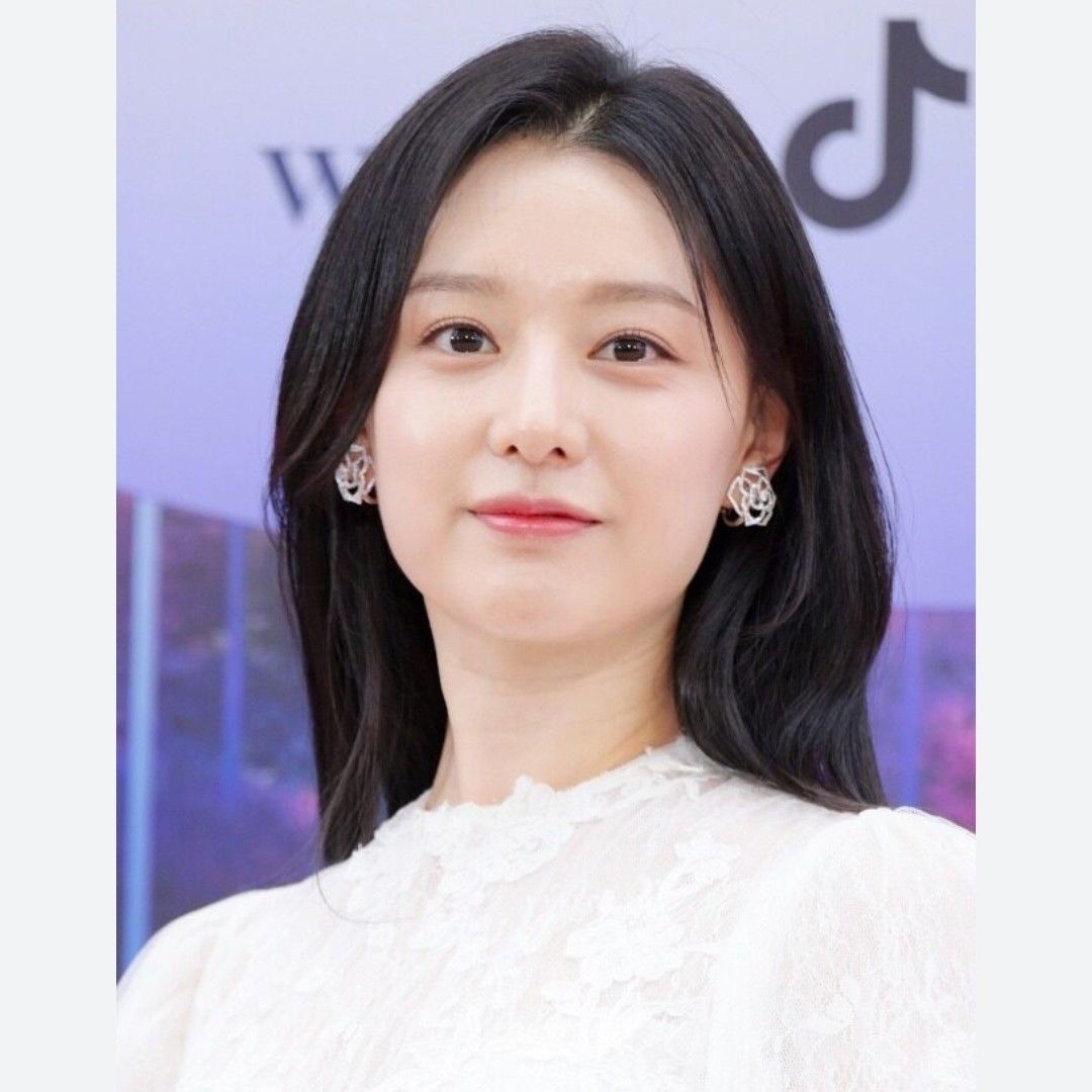 Recent activity shot of Kim Jiwon