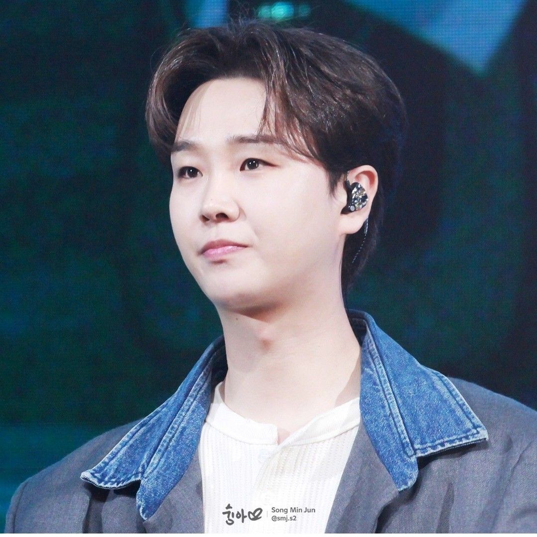 A moment captured by a fan of Song Minjun