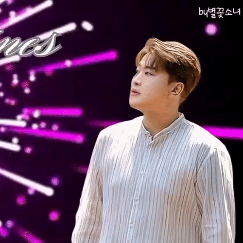 粉丝拍下的金浩中瞬间