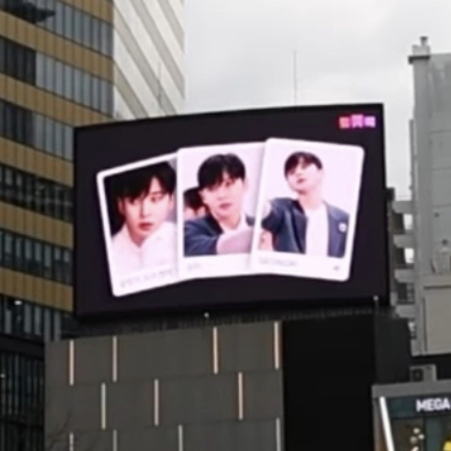 A moment captured by a fan of Seong Ri