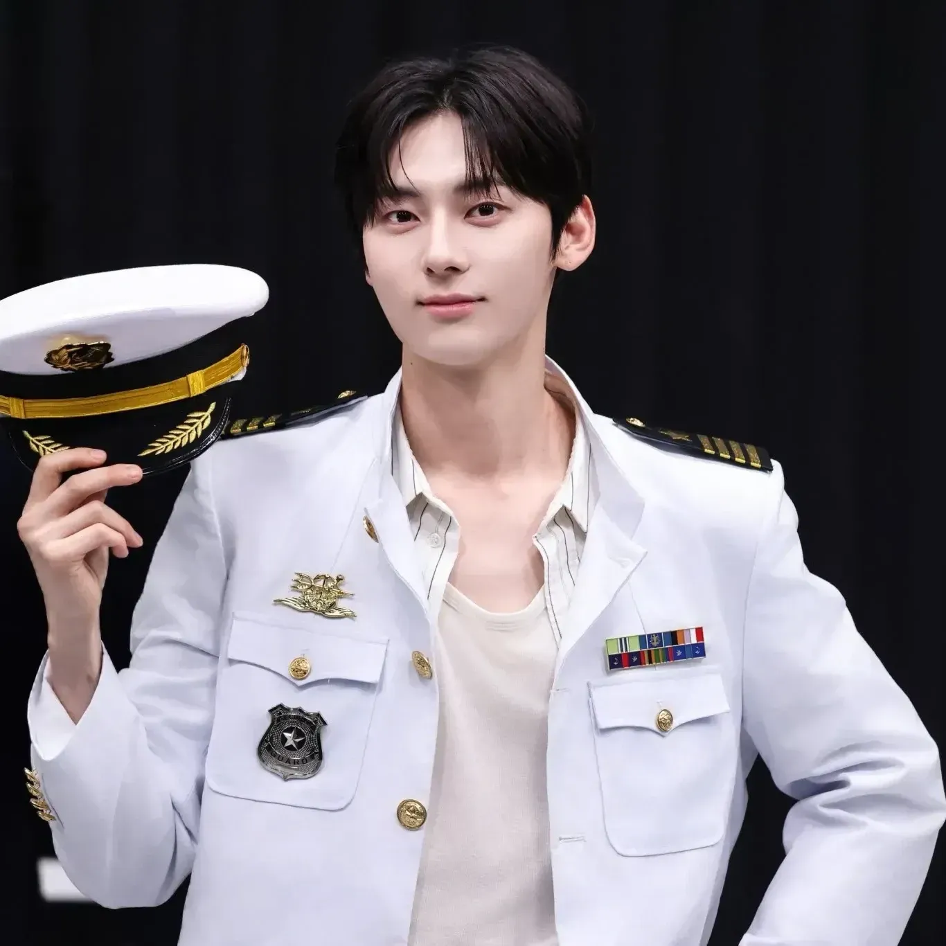 A moment captured by a fan of Hwang Minhyun