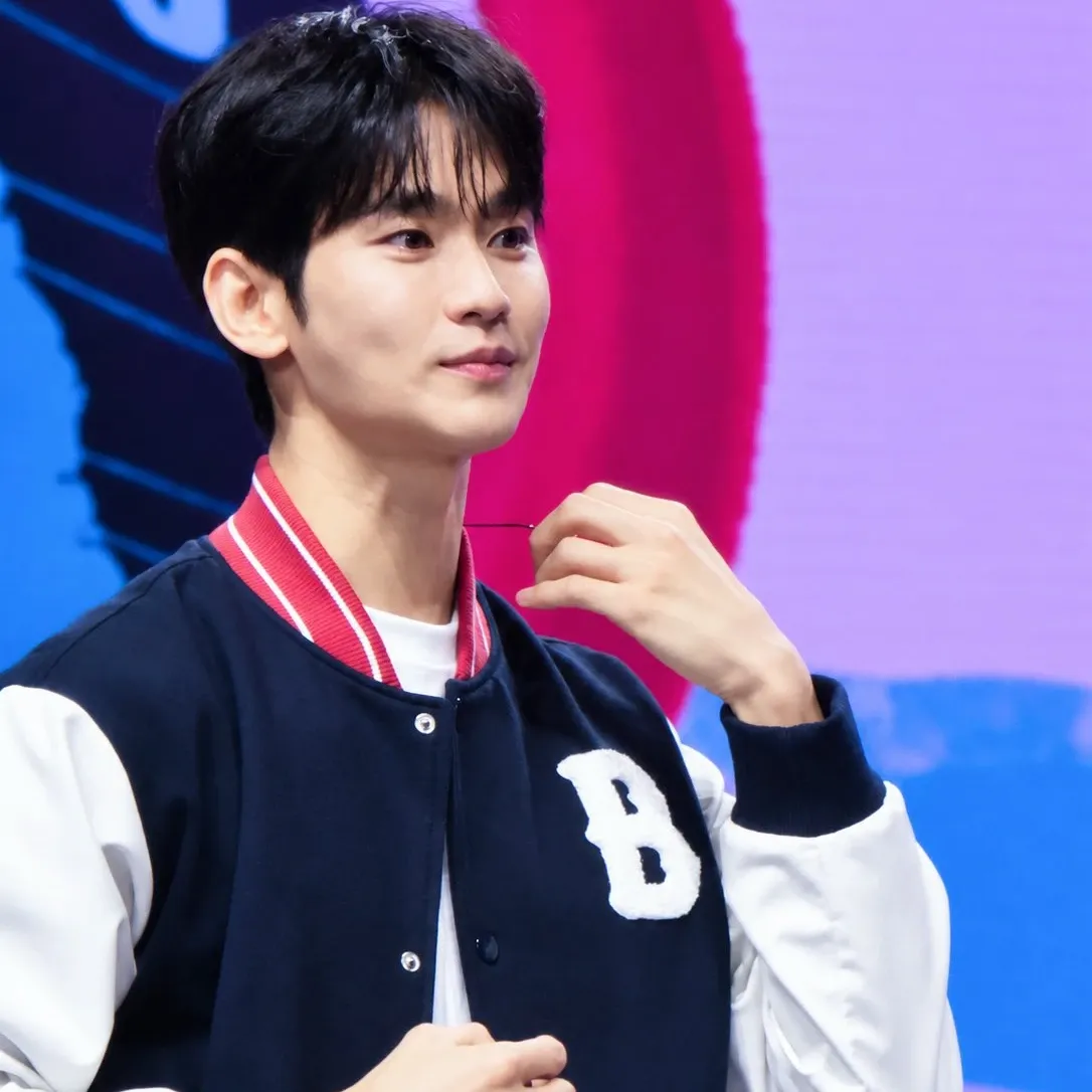 A moment captured by a fan of Kim Soohyun