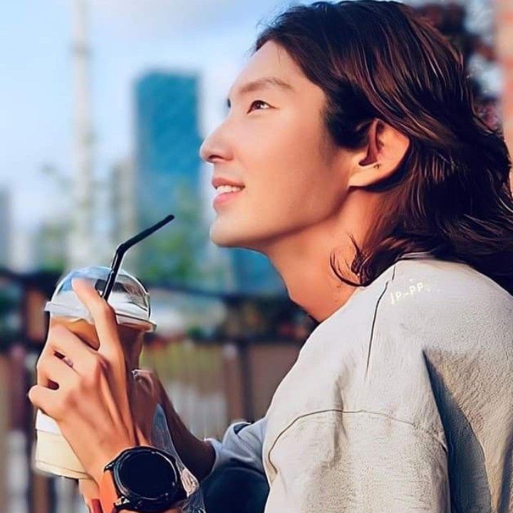 A moment captured by a fan of Lee Joongi