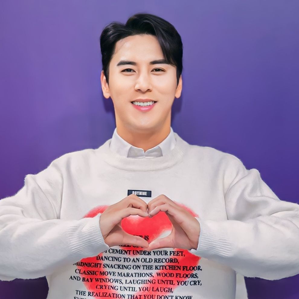 チャン・ミンホの最近の活動ショット