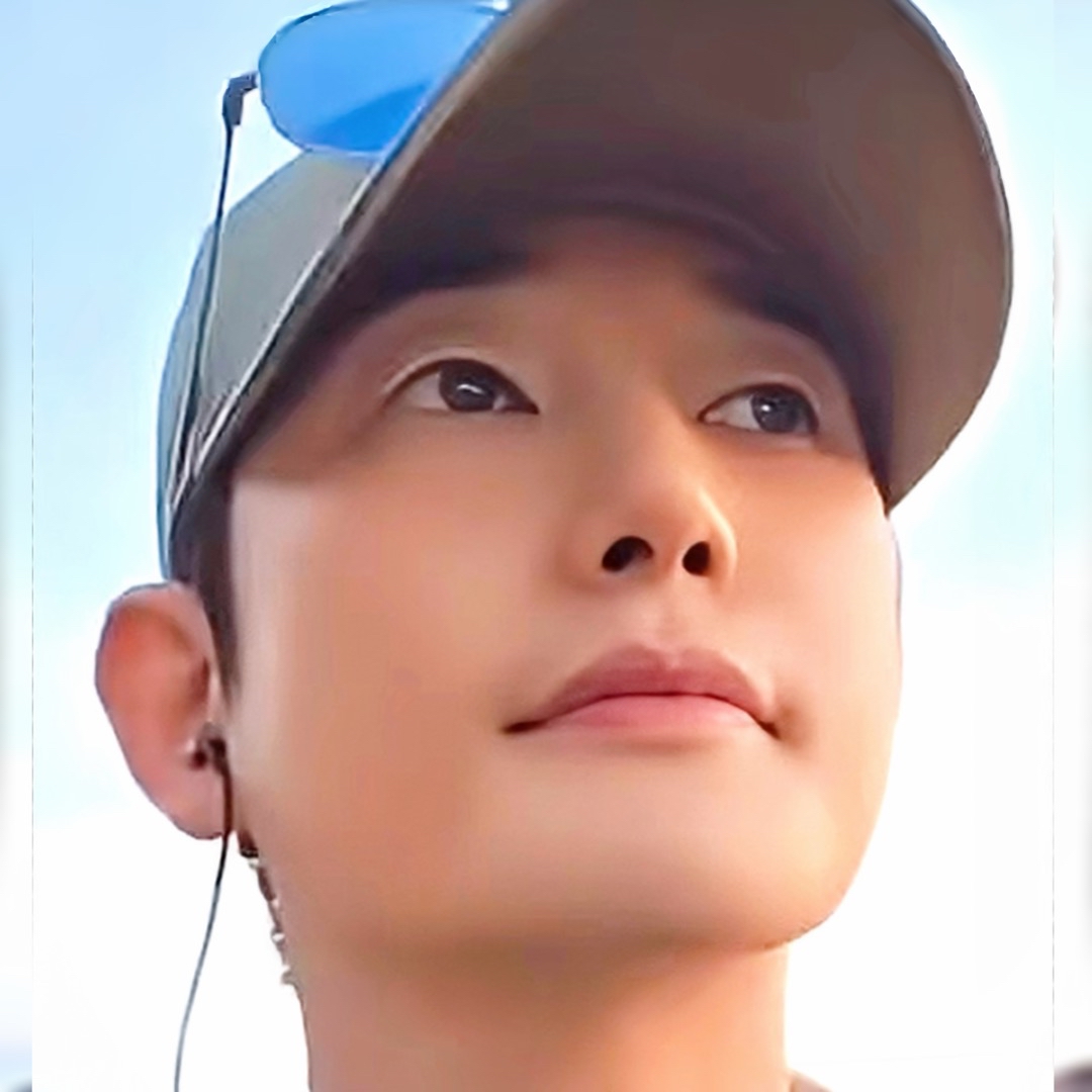 Behind-the-scenes cut of Park Sihoo