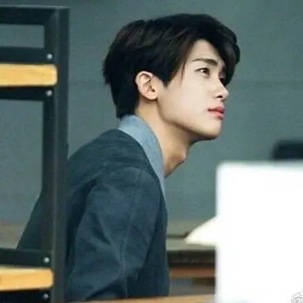 A moment captured by a fan of Park Hyungsik