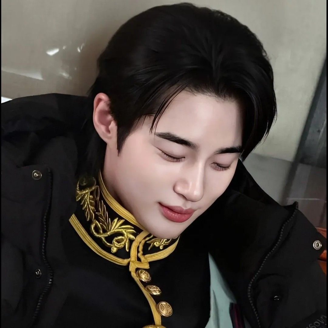 边佑锡的近期活动照