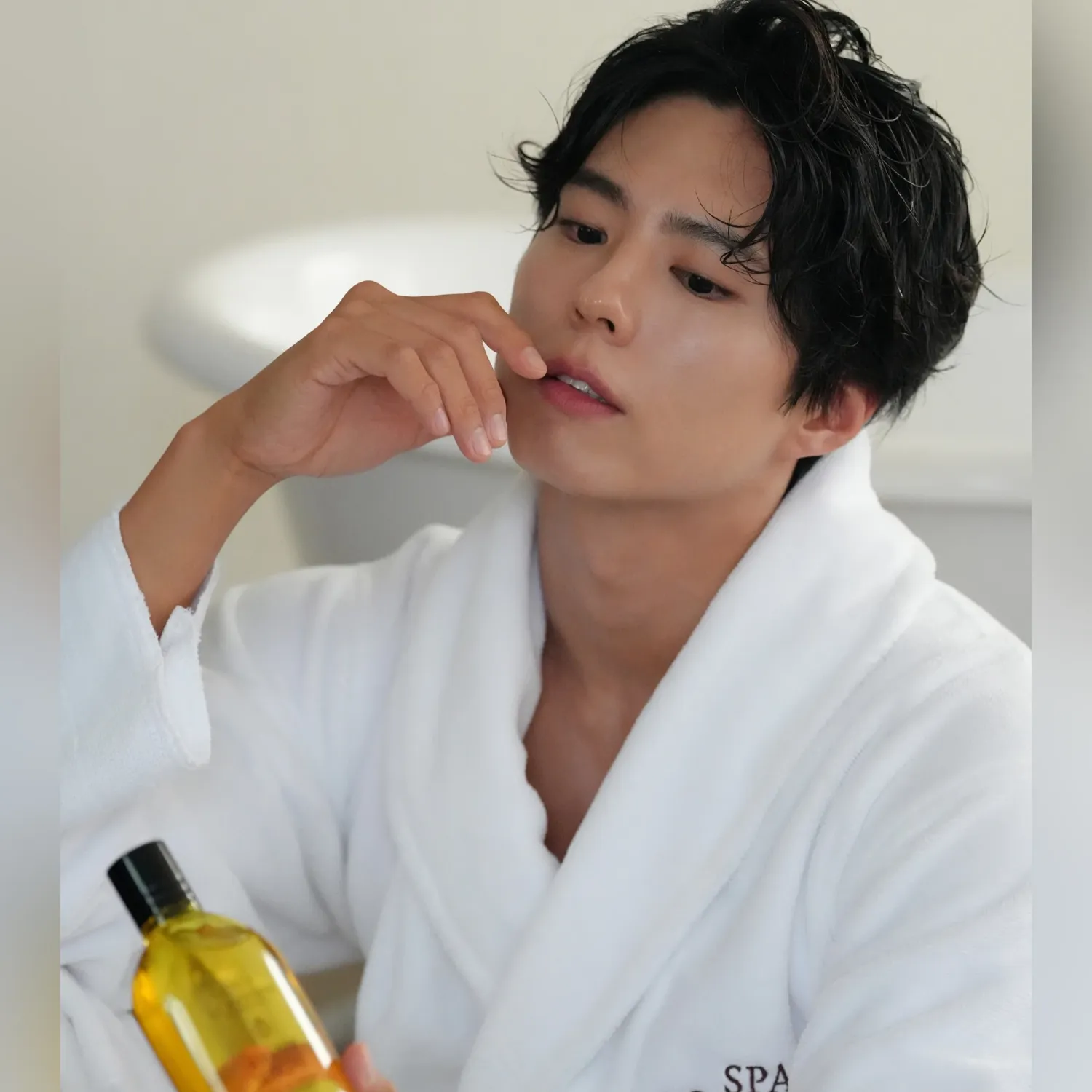 Recent activity shot of Park Bogum