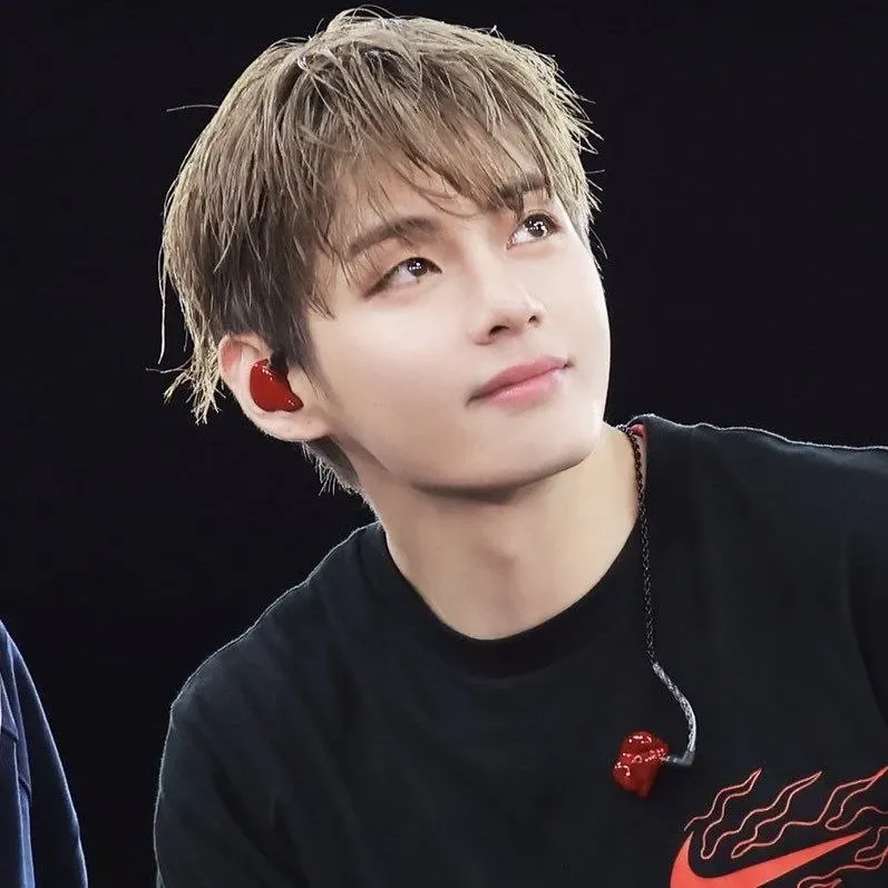Recent activity shot of Kim Taehyung (V)