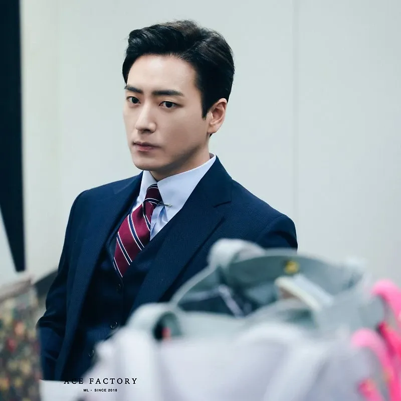 A moment captured by a fan of Lee Joonhyuk