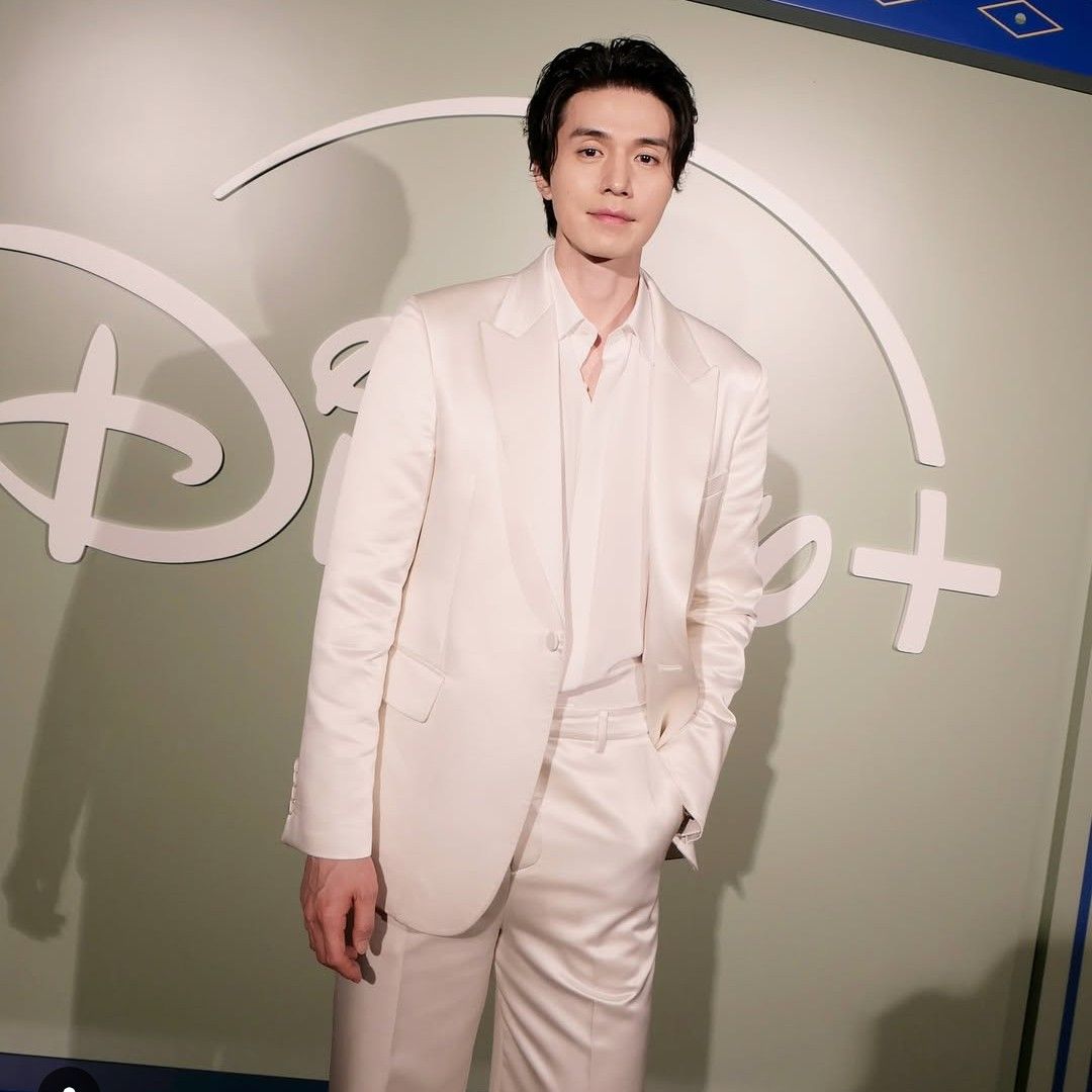 Recent activity shot of Lee Dongwook