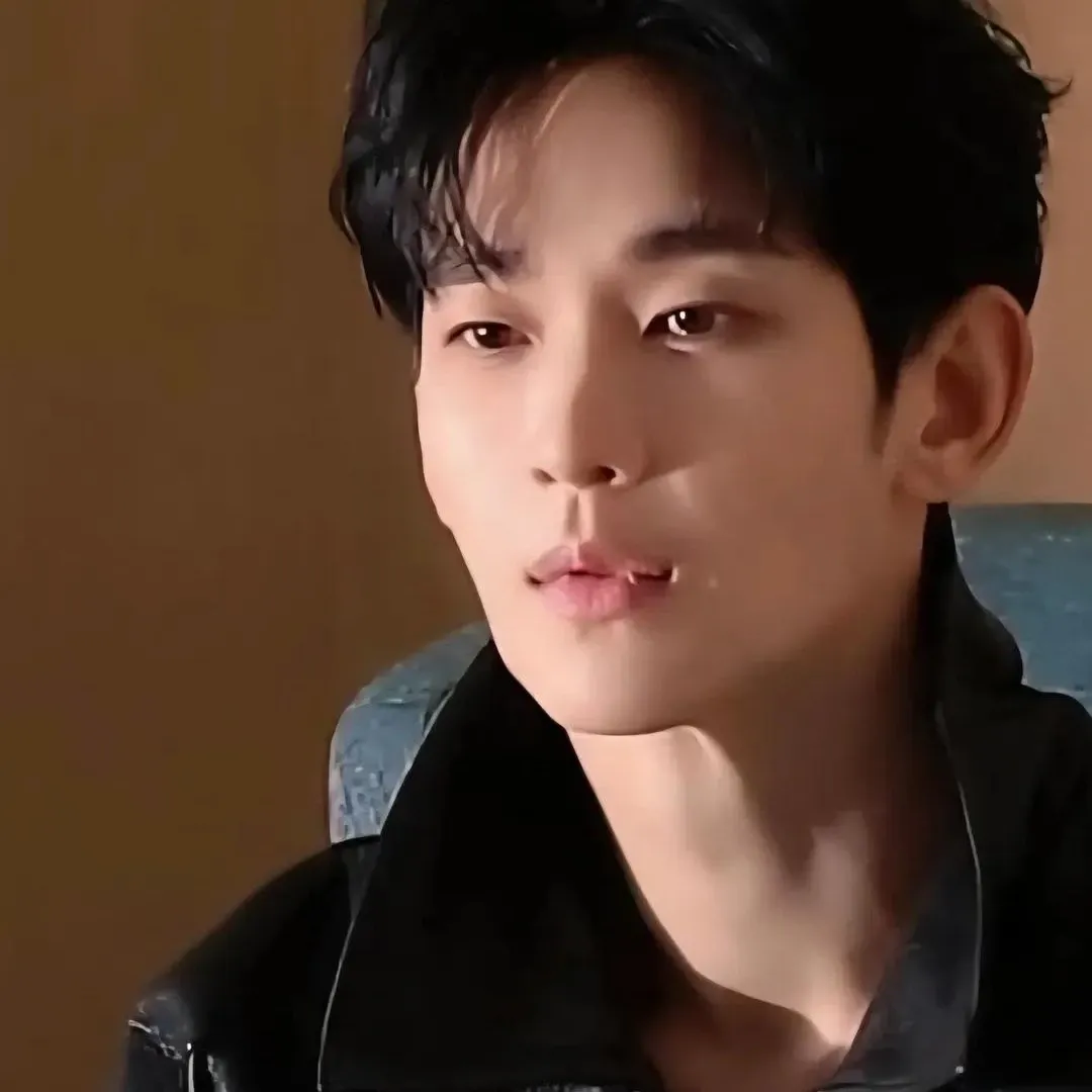 A moment captured by a fan of Kim Soohyun