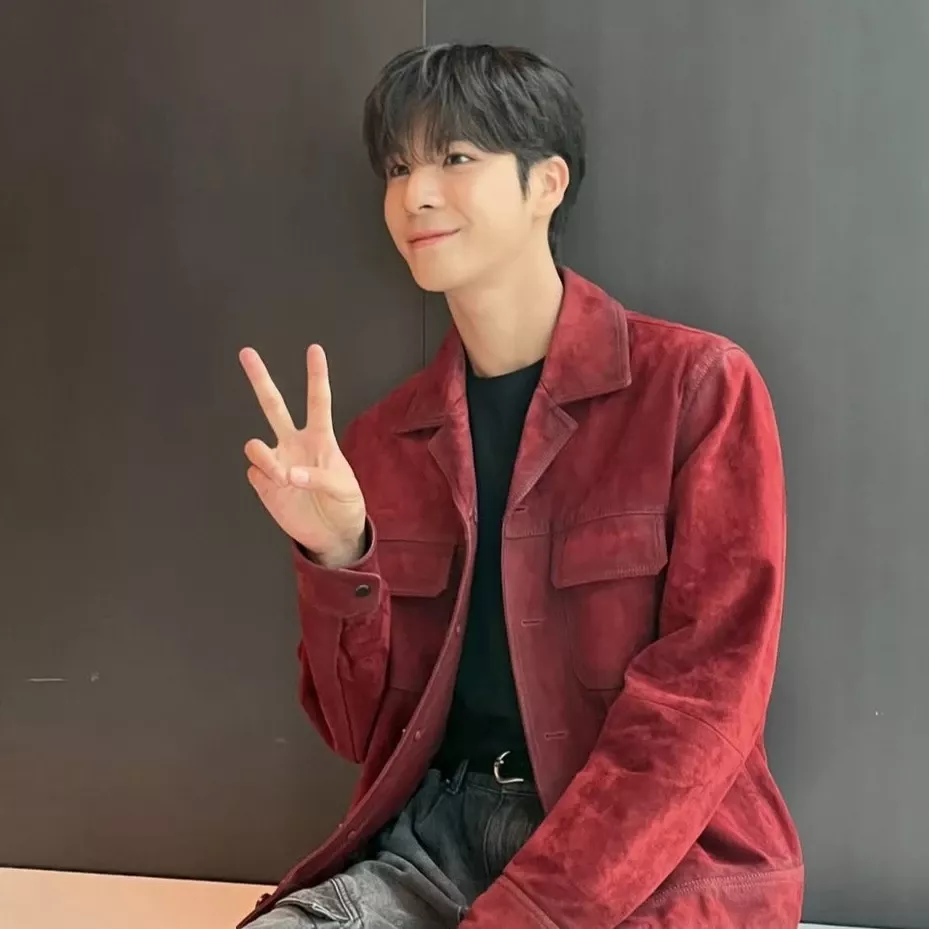 Behind-the-scenes cut of Jeong Dongwon