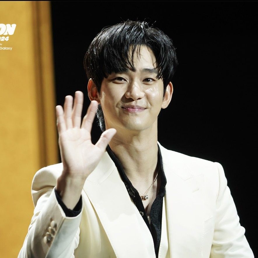 A moment captured by a fan of Kim Soohyun