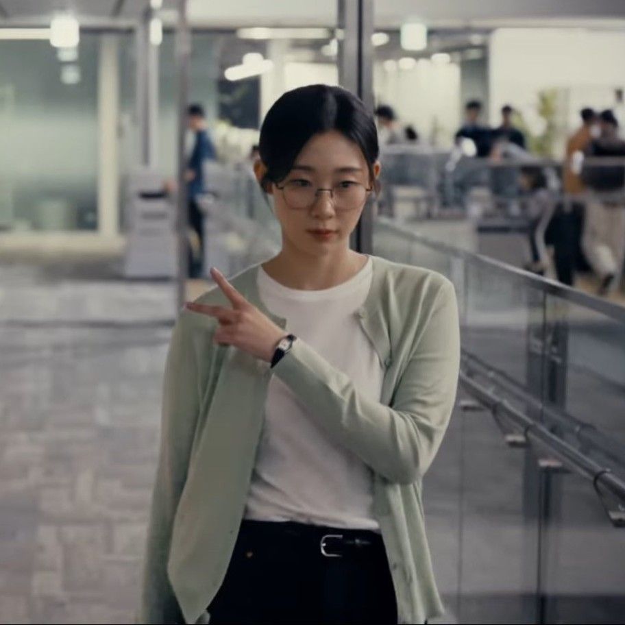 Behind-the-scenes cut of Han Yeji