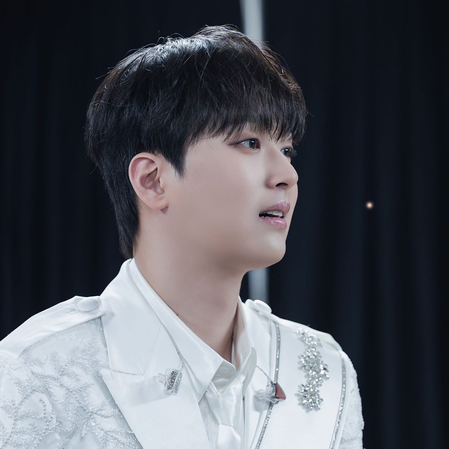 粉丝拍下的李灿元瞬间