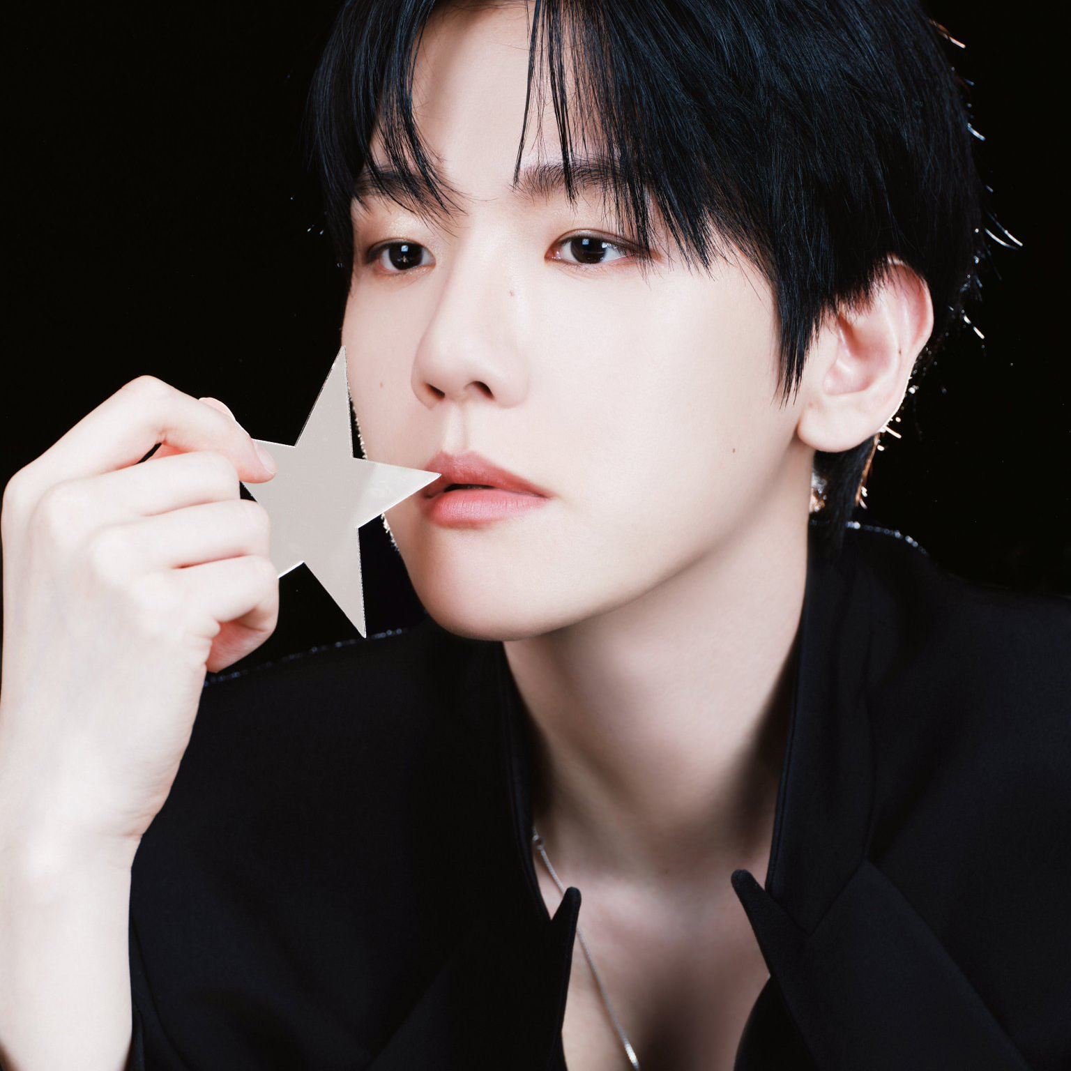 Behind-the-scenes cut of Baekhyun