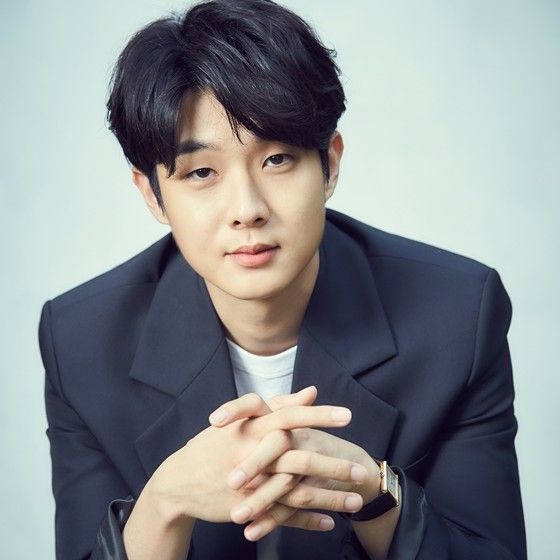 A moment captured by a fan of Choi Wooshik