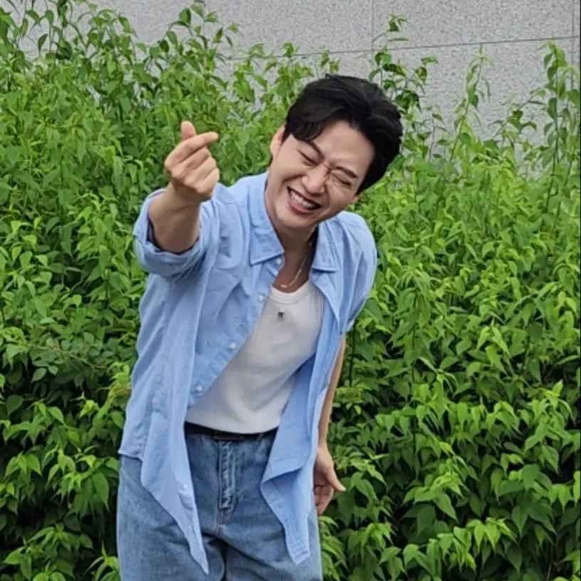 A moment captured by a fan of Min Soohyun