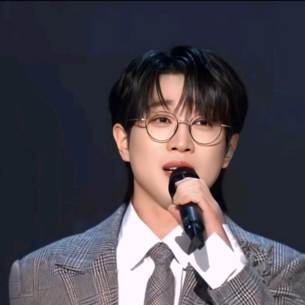 A moment captured by a fan of An Sunghoon