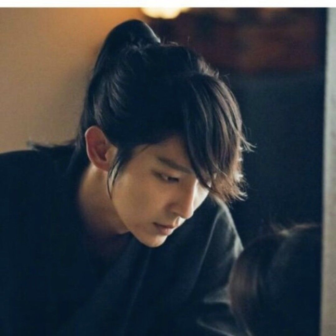 Behind-the-scenes cut of Lee Joongi