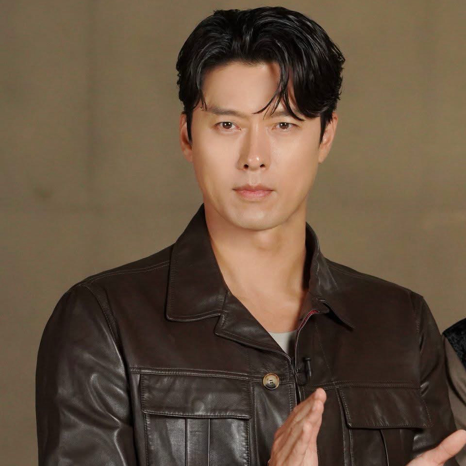Momen yang diabadikan oleh penggemar Hyun Bin