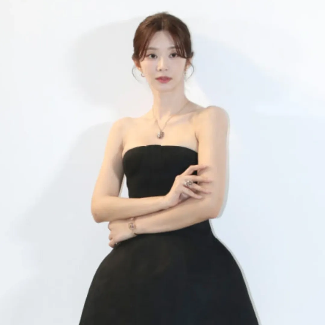 Behind-the-scenes cut of Lee Joobeen