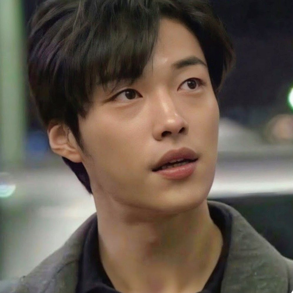 A moment captured by a fan of Woo Dohwan