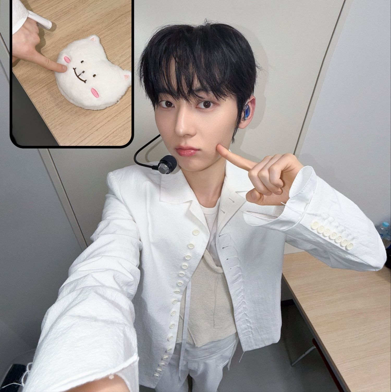 황민현 최근 활동샷