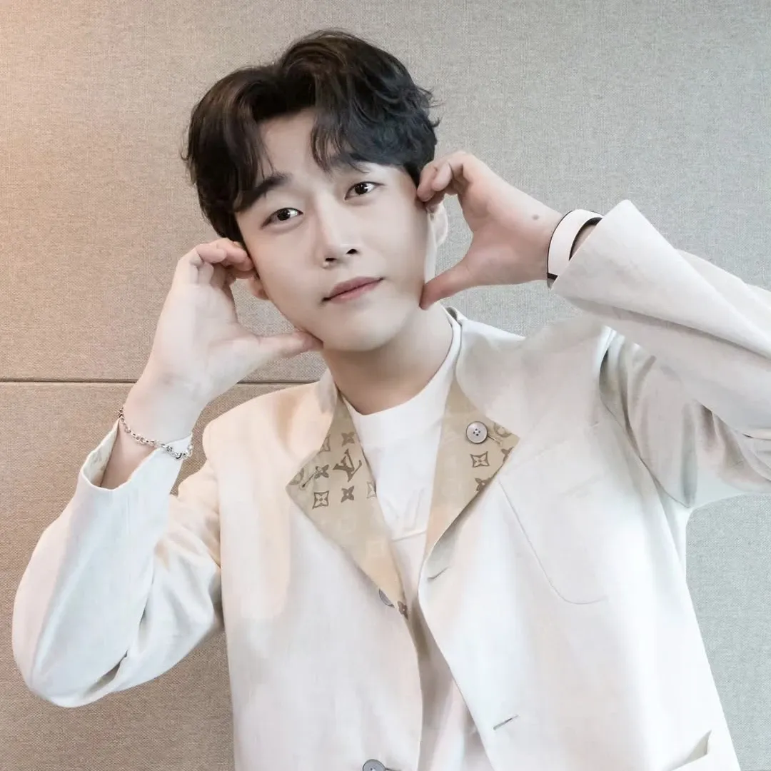 Latest photo of Hwang Youngwoong