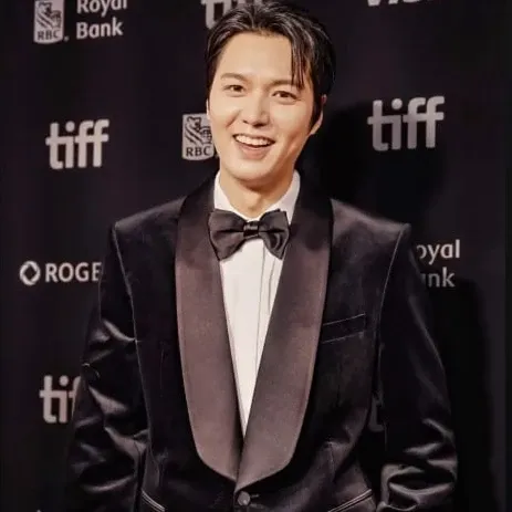 粉絲拍下的李敏鎬瞬間