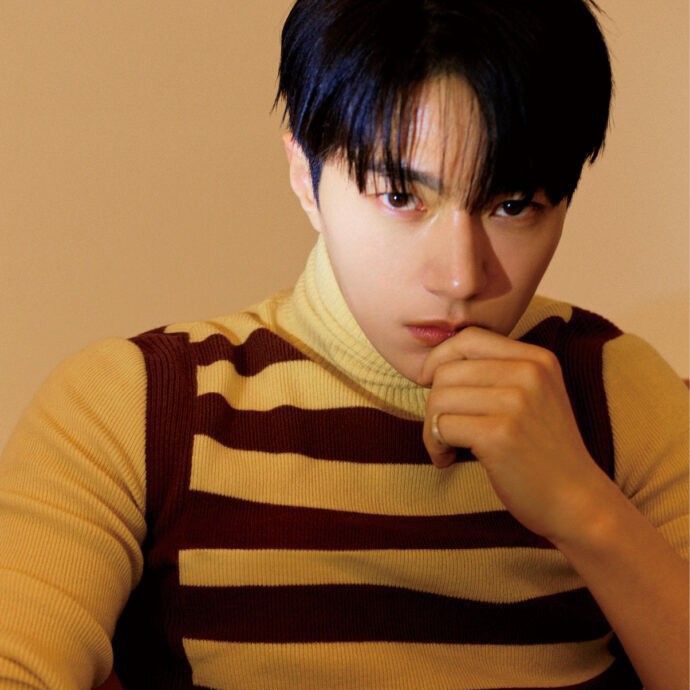 Recent activity shot of Kim Myungsoo (L)