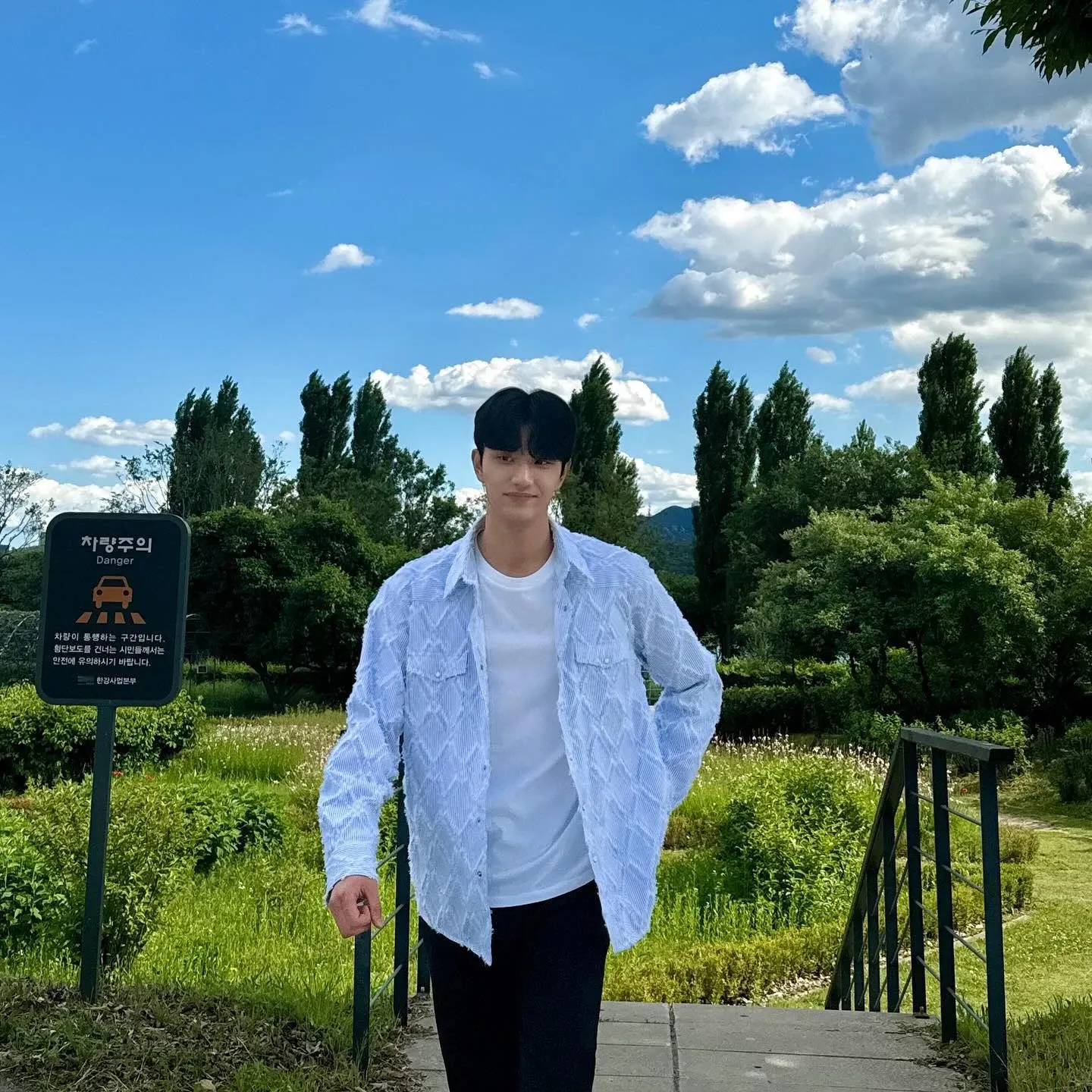 A moment captured by a fan of Kim Jaewon