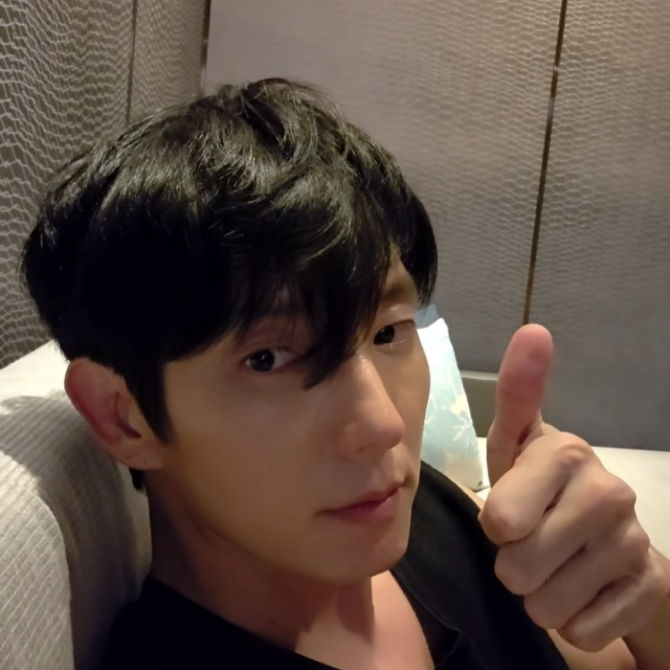 Foto terbaru dari Lee Joongi