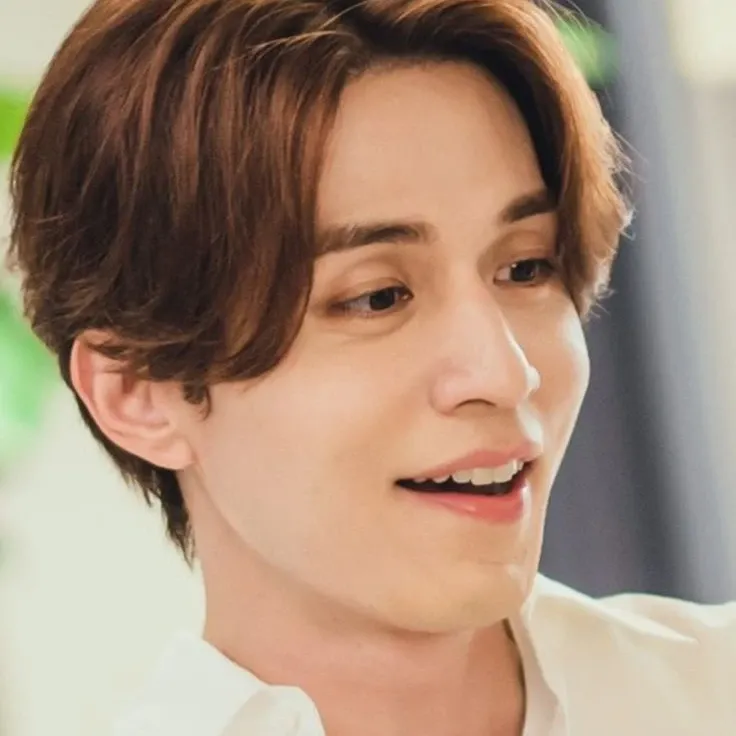 A moment captured by a fan of Lee Dongwook