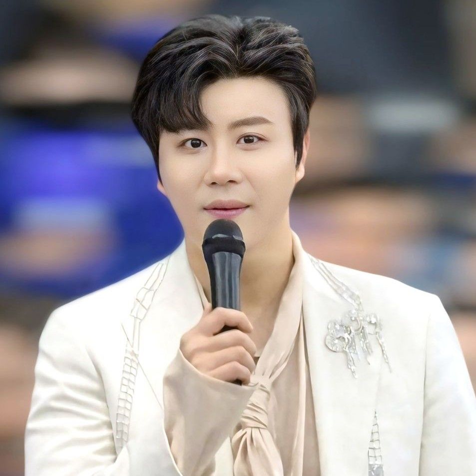 チン・ヘソンの最近の活動ショット