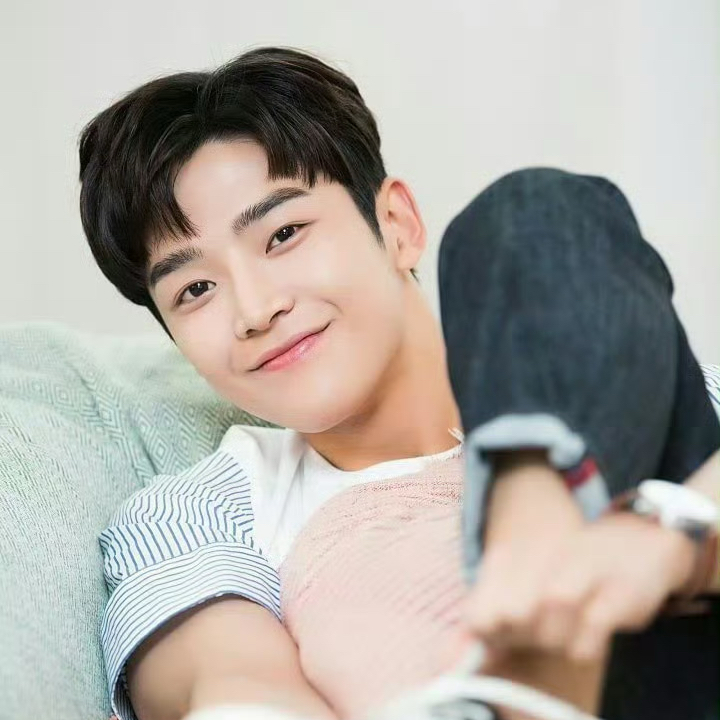 Foto terbaru dari Rowoon