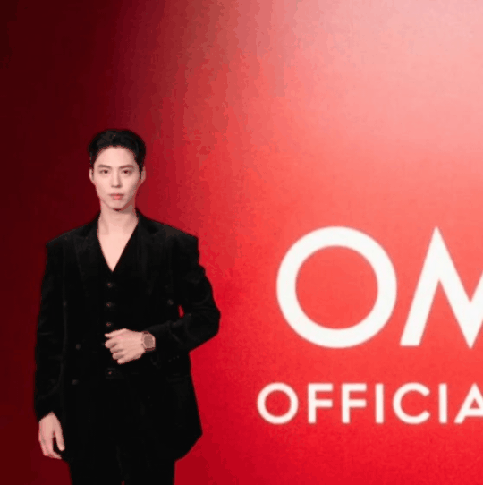 A moment captured by a fan of Park Bogum