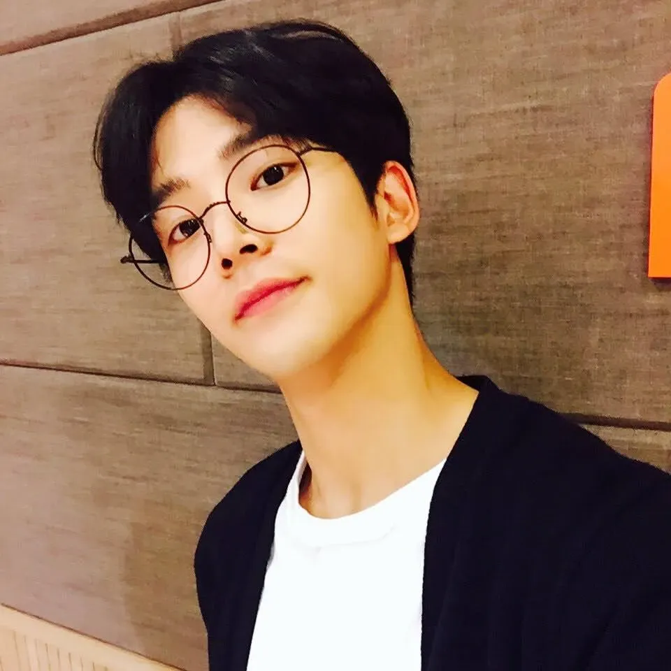 Foto terbaru dari Rowoon