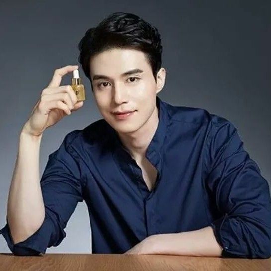 Behind-the-scenes cut of Lee Dongwook