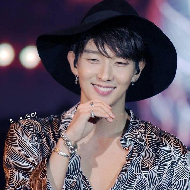 A moment captured by a fan of Lee Joongi