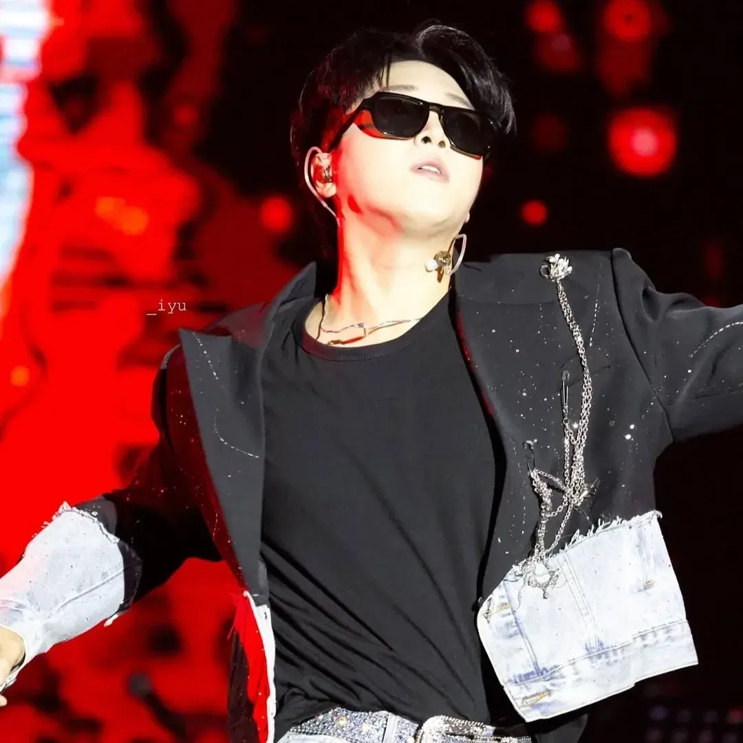 A moment captured by a fan of Hwang Yunsung