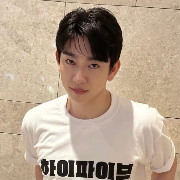 Recent activity shot of Park Jinyoung