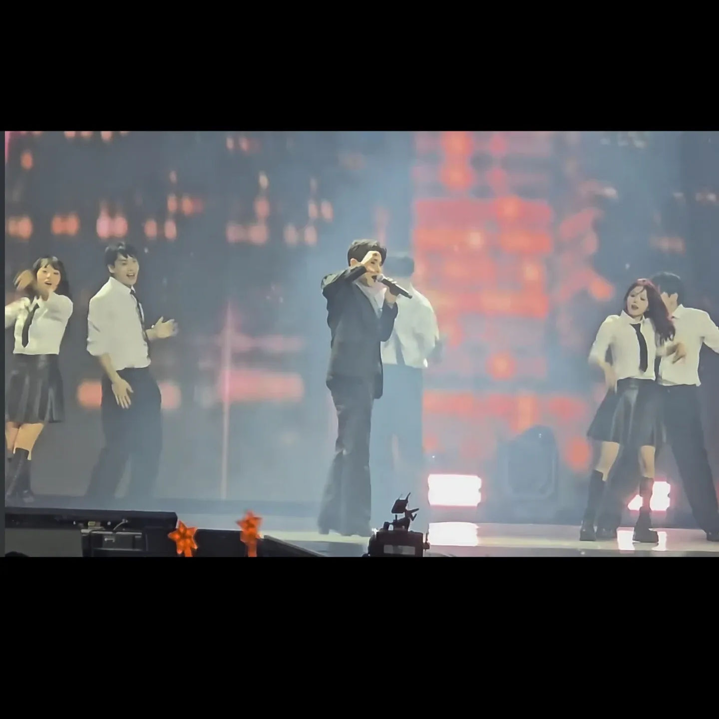 A moment captured by a fan of Seong Ri