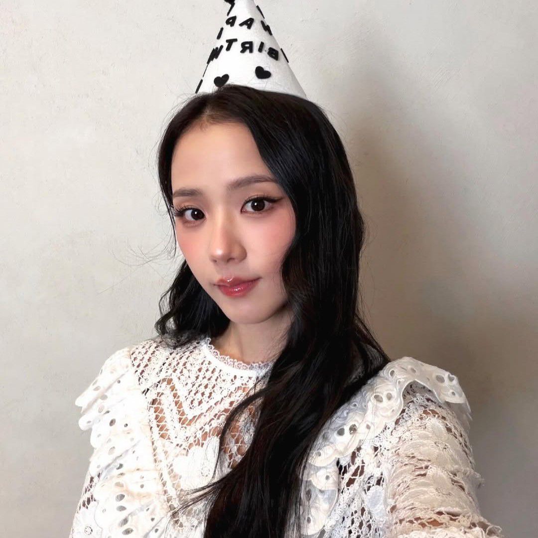 Behind-the-scenes cut of Jisoo (1995)