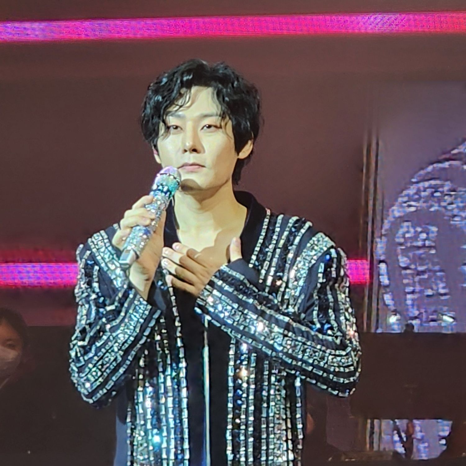 A moment captured by a fan of Kang Moonkyung