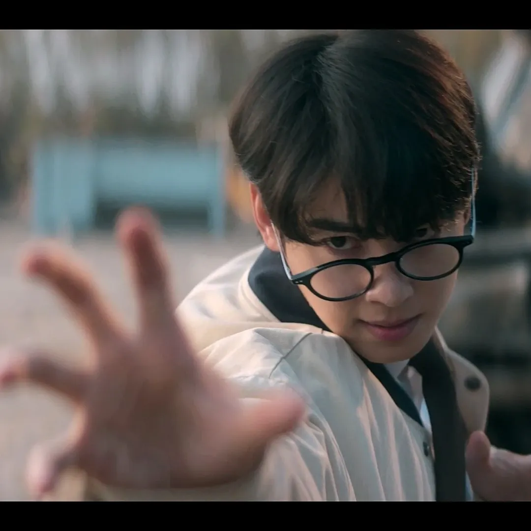 Behind-the-scenes cut of Cha Eunwoo